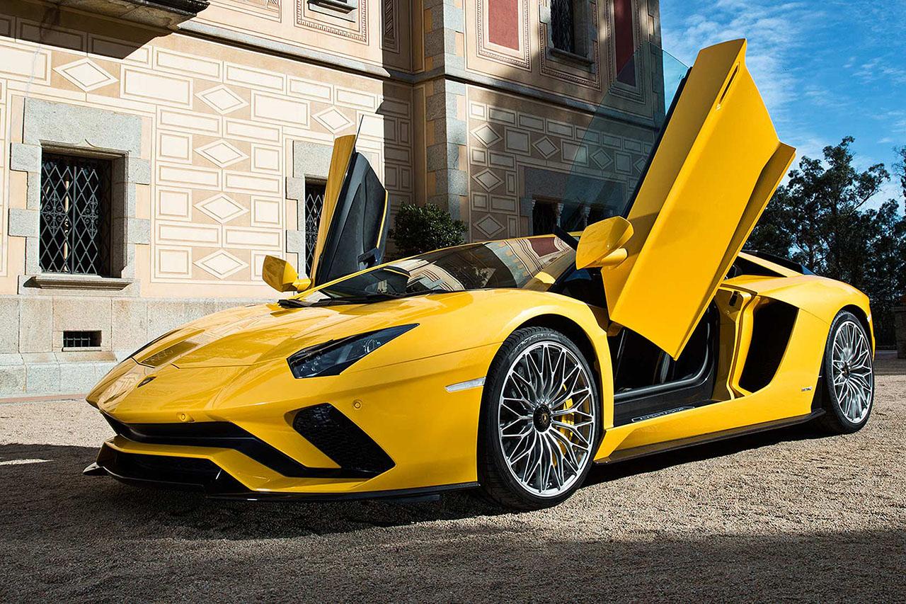 Lamborghini Aventador S Coupe Guide & History 